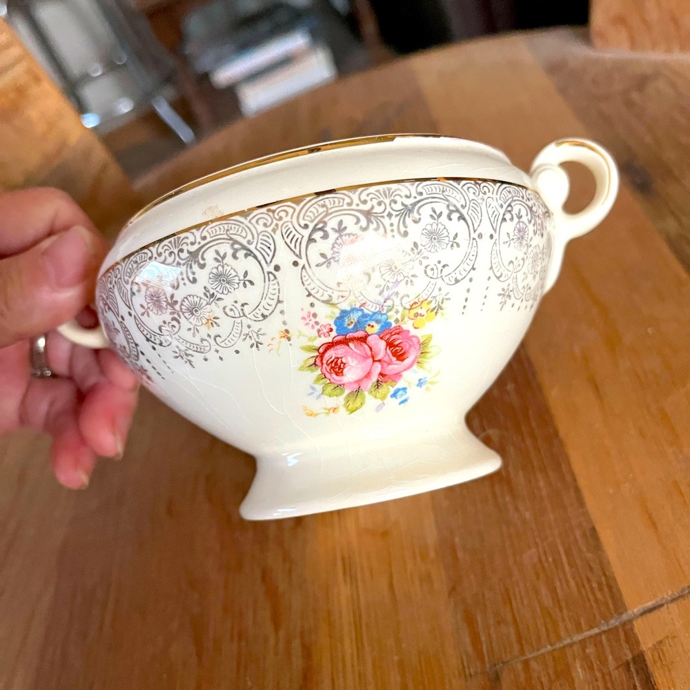sugar bowl. no lid.